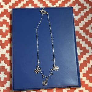 Chic Silver Snowflake Necklace